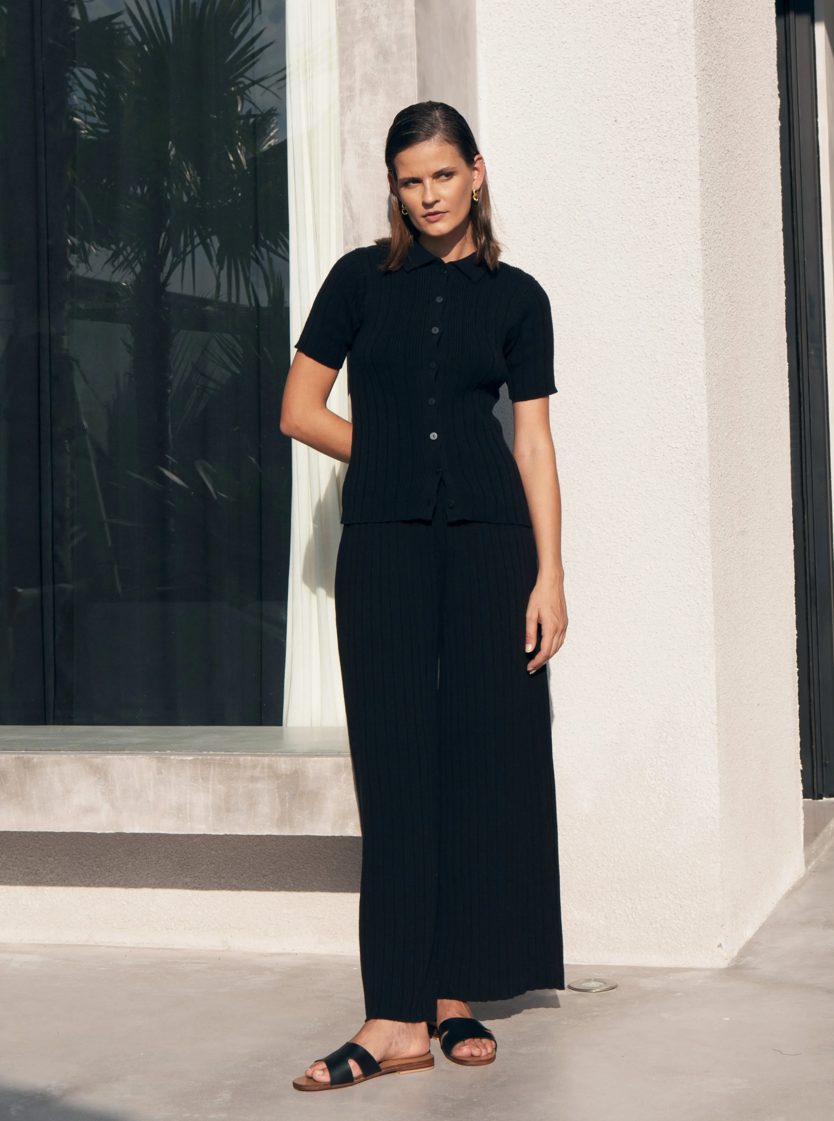 Alma Leather Slide in Black